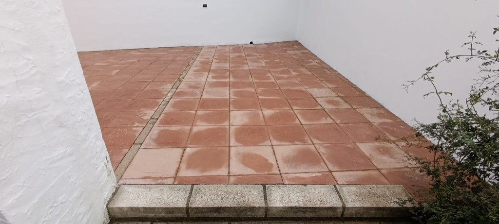 Solado del patio ya entregado